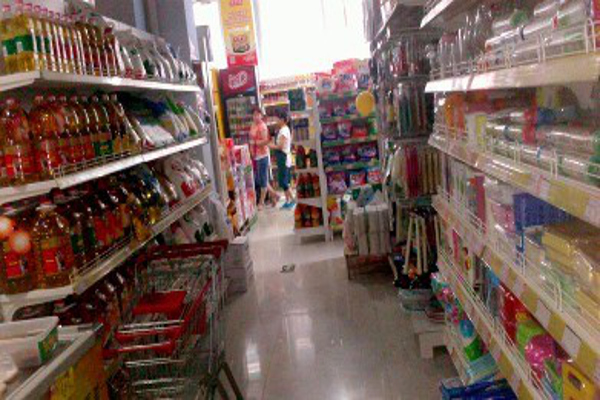 日用百货店 便利生活的多彩驿站